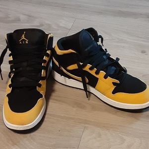 Nike Air Jordan 1 Mid